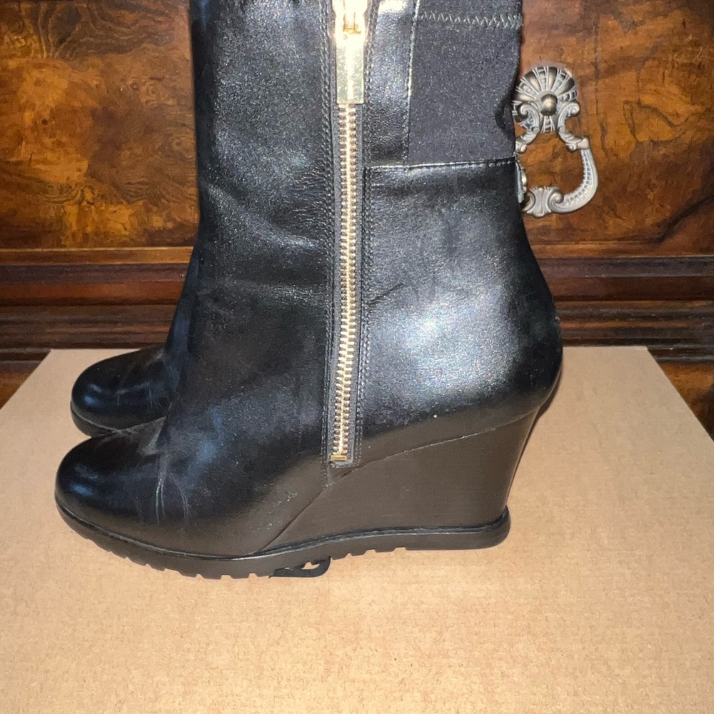 Michael Kors booties - Picture 2 of 4